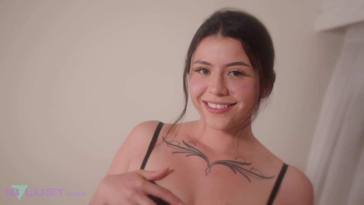 Sara - Fucking Sara s Hot Pussy