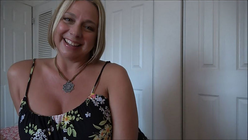 Brianna Beach  Catching Up (momcomesfirst) FullHD 1080p
