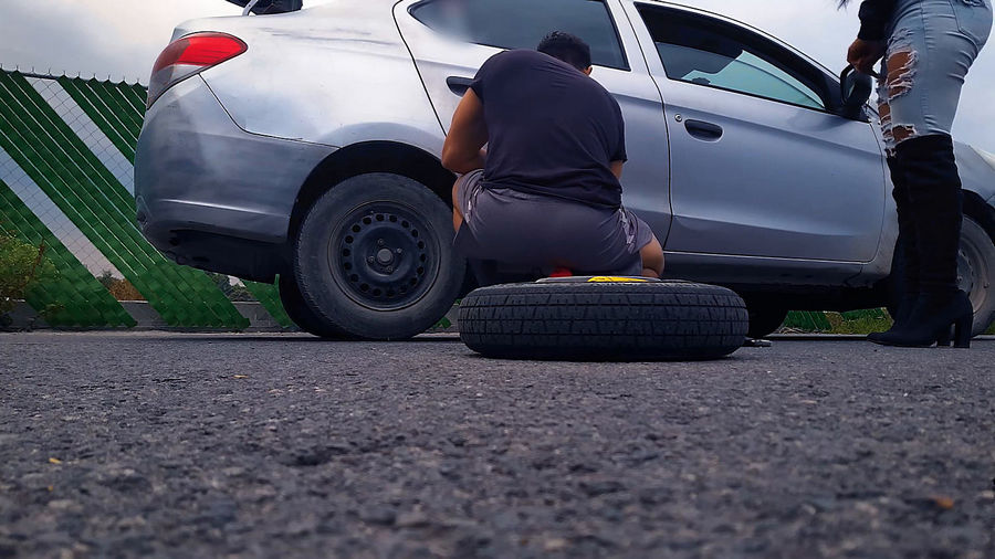 We Fucked In The Car Like Crazy And As a Thank You For Fixing His Car  YANETYLEO (Onlyfans) FullHD 1080p