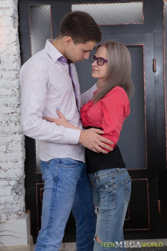 Herda Wisky- The Random Sex Encounter with a Nerdy Blonde  - [1.00 GB]