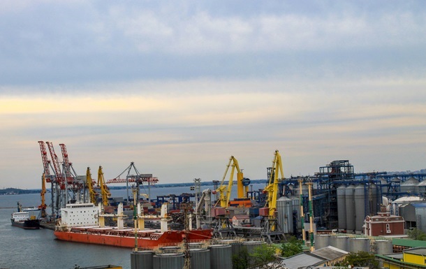 Украинские порты установили новый рекорд по контейнерообороту