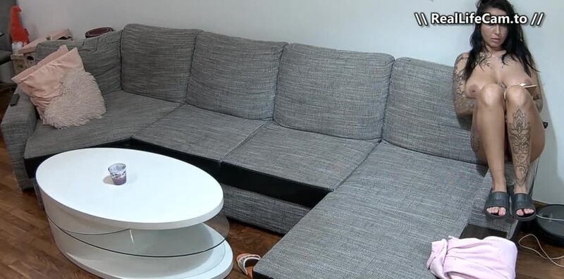 Reallifecam - Linda And Tibor Have Fun On Sofa 27.09.2025 [SD 600P]  