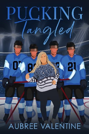 Pucking Tangled: A Why Choose Hockey Romance - Valentine, Aubree