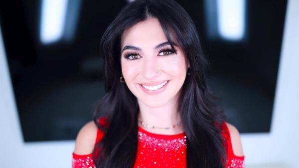 Megan Mistakes - Megan Mistakes Returns to Amateur Allure to Give Head, Fuck and Swallow a Tasty Load [FullHD 1080p]