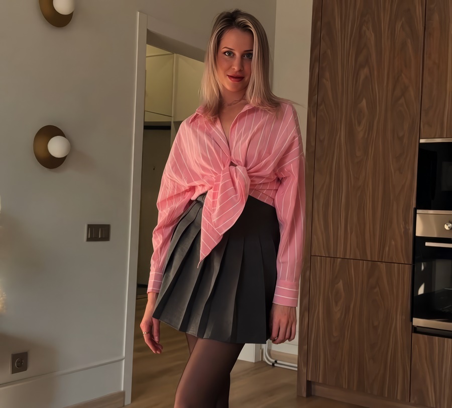 Mila Lioness Dirty Teacher Went To Work With A Naked Cunt I Have To Take The Opportunity To Fuck