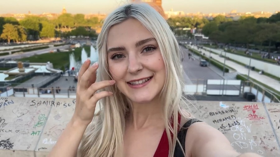 Ева Эльфи: самая популярная порно-актриса из РФ. С кем живет и сколько зарабатывает.