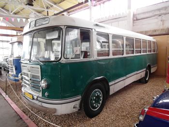 Autobus ZIL-158 (1957) Walk Around