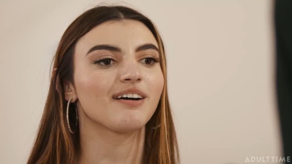 Julia James - Stepdaughter s Sprung A Leak