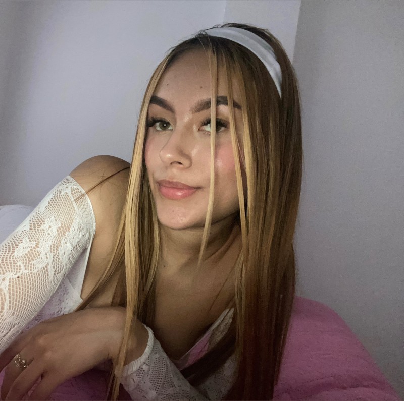 Izawoodas - Playing Erotic Dice in the Mall - Blowjob #1