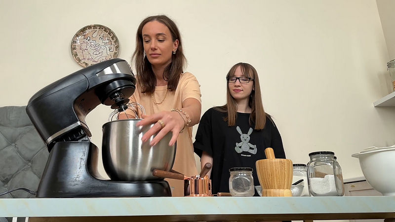 Cooking Russian Syrniki Leads To a Hot Threesome Kate Quinn Mary Frost Kate Quinn (Onlyfans) FullHD 1080p