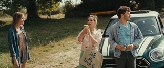 Развеселые каникулы / La famille Hennedricks (2025/WEB-DL/WEB-DLRip) Развеселые каникулы / La famille Hennedricks (2025/WEB-DL/WEB-DLRip)