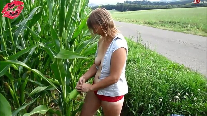 Kiss-Maria - Geilster Spaziergang am Maisfeld [HD 720P]  (MyDirtyHobby)