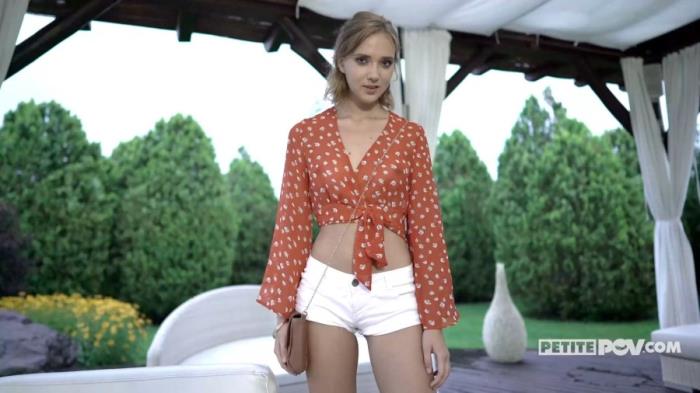 Oxana Chic - Petite Errand Girl [FullHD 1080p]