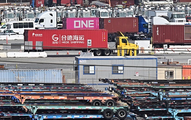 Китай приостановил действие части пошлин на товары из США