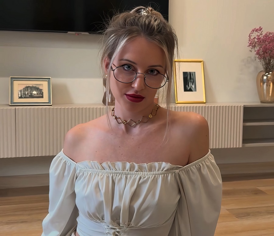 Mila Lioness Blackmail Sex With Hot Stepmom