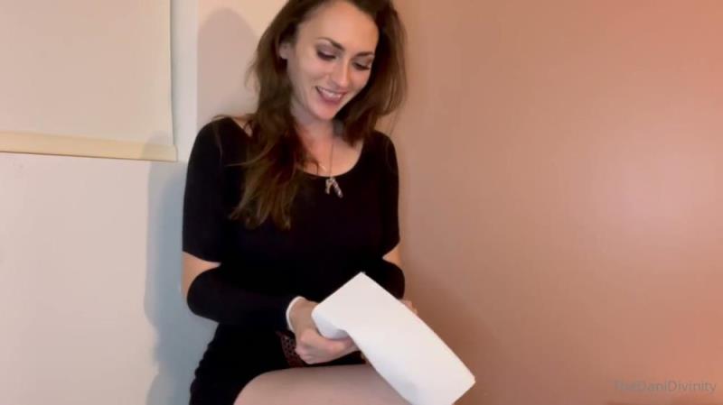 Dani Divinity aka thedanidivinity in clip Your key looks better in my hands Full clip Mommy opens her mail [HD 720P]