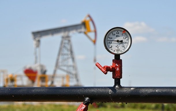 Нефтяные доходы РФ упали почти на 30%