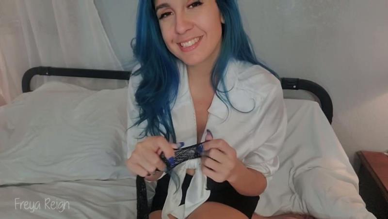 Freya Reign - Your First Time Trying On Panties [4K 1088P]