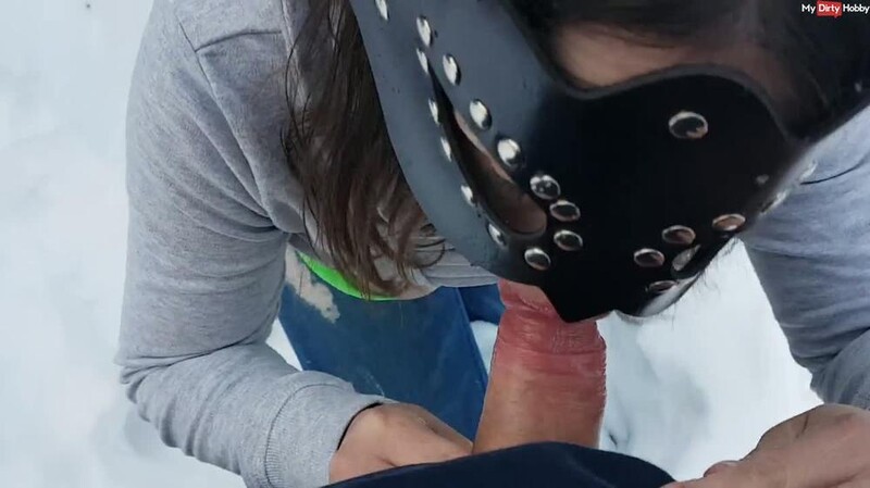 Fickmaus21 - Outdoor bei minus 15 grad Eier leer gesaugt [HD 720P]  (MyDirtyHobby)