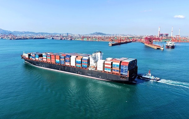 Китай приостановил на год портовые сборы для судов США