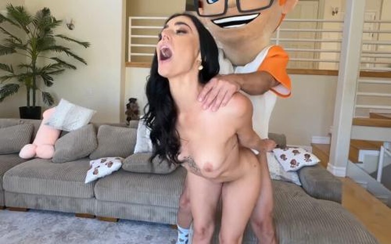 Venus Valencia - She Meets Her New Roommate [FullHD 1080P]  (PornDudeCasting)