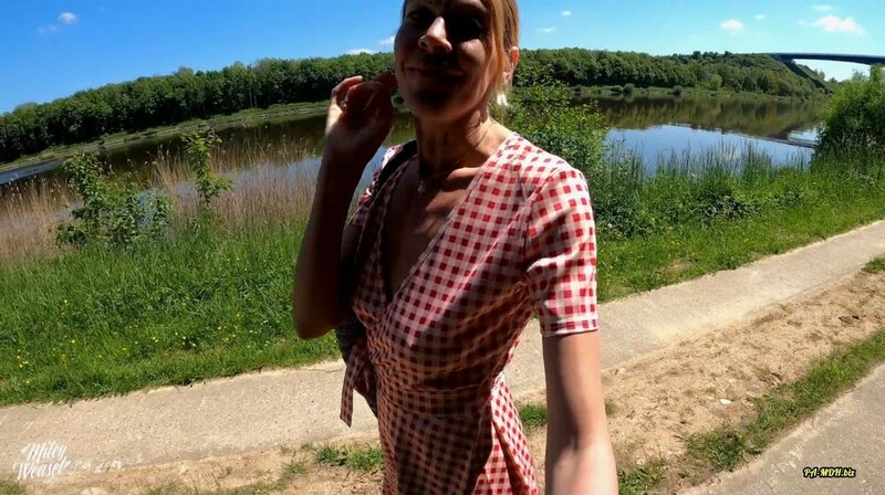Miley-Weasel - Geile Blondine Mit Plug Im Arsch Besorgt Es Sich Am Kanal [FullHD 1080P]  (MyDirtyHobby)