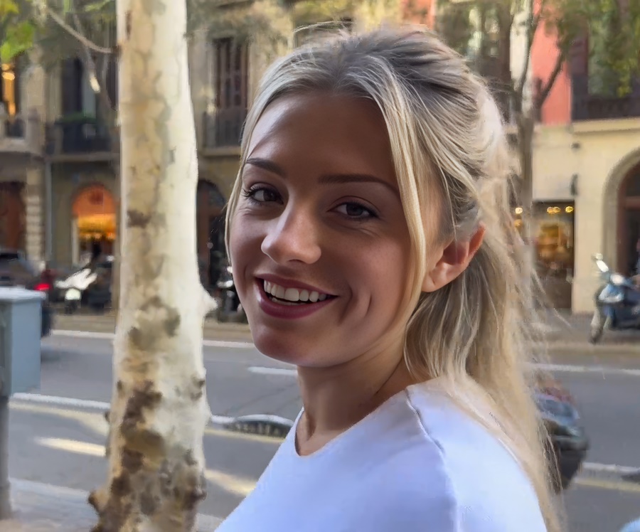 Miss Alice Wild Hard Fuck With Tour Guide In Barcelona