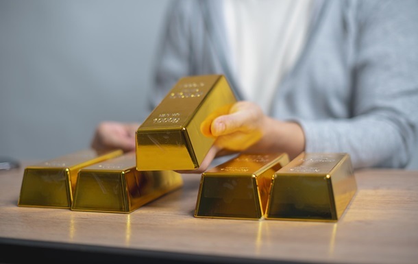 Россия впервые начала распродавать свои золотые запасы