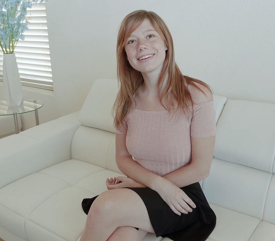 Mia Collins показывает как мастурбирует и занимается сексом Mia Collins показывает как мастурбирует и занимается сексом