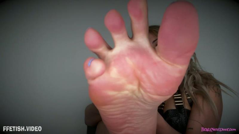 Nika Venom - Bow Down to your Queen - Footworship - Female Domination, Feet JOI [FullHD 1080P]