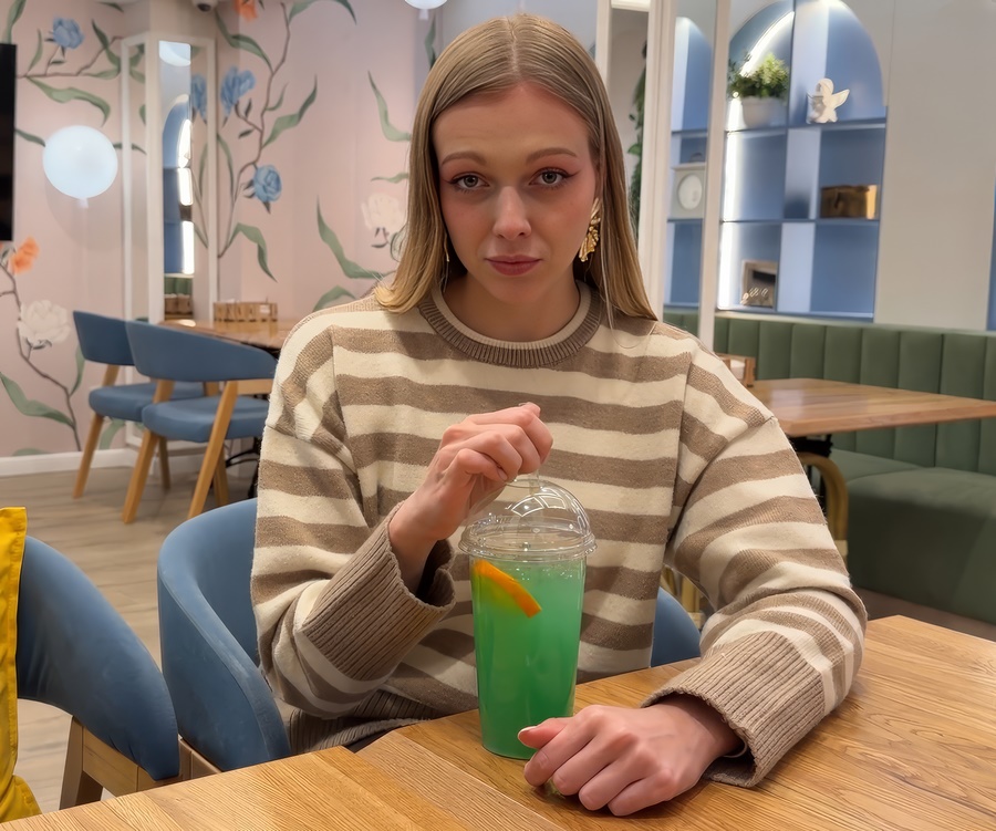 Arisha Mills A Tinder Date Ended In Sex In A Public Toilet