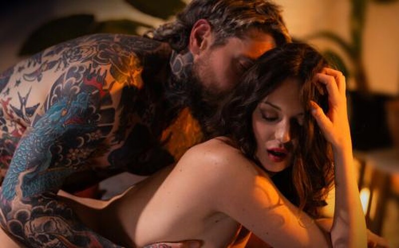 Isabella De Laa - Modern Man [FullHD 1080P]  (JoyBear)