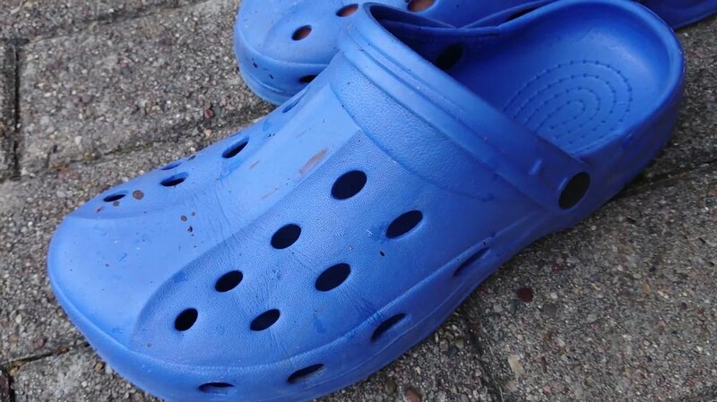 Hot-Pussy66 - Outdoor fußpflege auf dem linken fuß [FullHD 1080P]  (MyDirtyHobby)