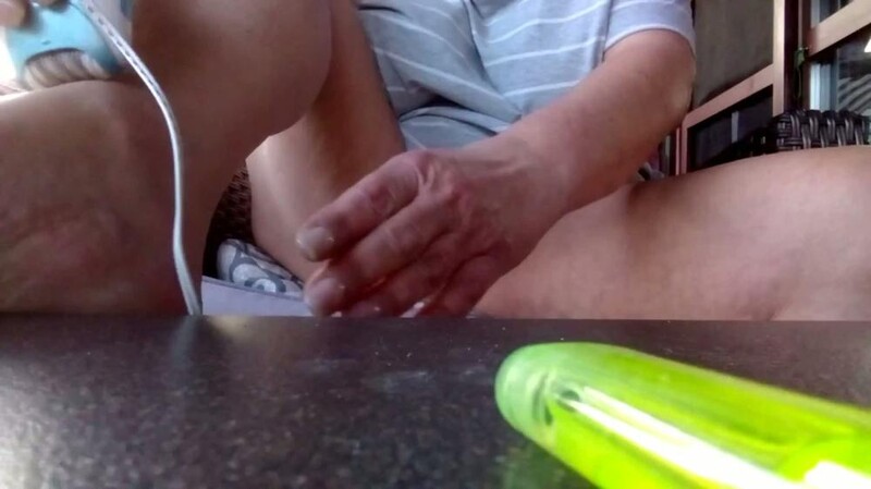 Hot-Pussy66 - Halbnackte Rasierung der beine [FullHD 1080P]  (MyDirtyHobby)