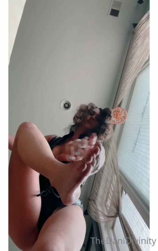 Dani Divinity aka thedanidivinity in clip I know youre obsessed with my shiny toes. I left spit from my last foot worship ses [FullHD 1080P]