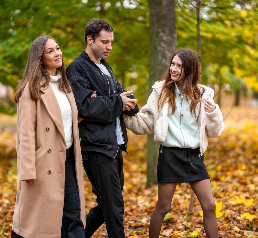 Kate Rose, Hazel Grace On A Beautiful Autumn Day, A Photographer Picked Up Two Girls In The Park