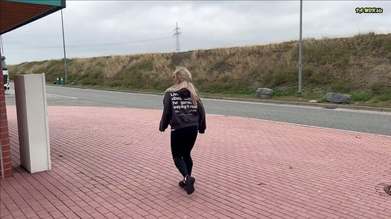 Studentin-Aneta - Wie viel NaturSekt - Pisse passt in 155 cm kleine Frau [FullHD 1080P]  (MyDirtyHobby)