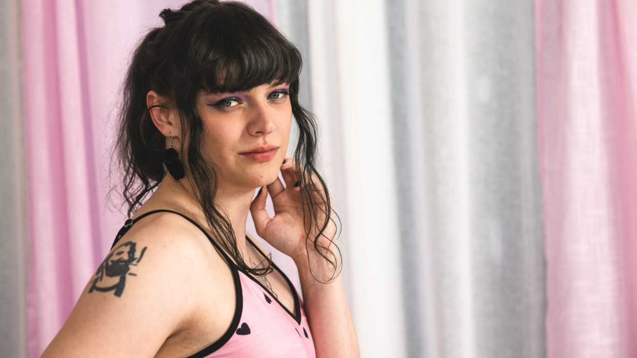 Zoie White - Cuddle With Zoie White