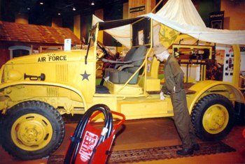 Chevrolet Serie G506 Porte Bombe M6 Walk Around