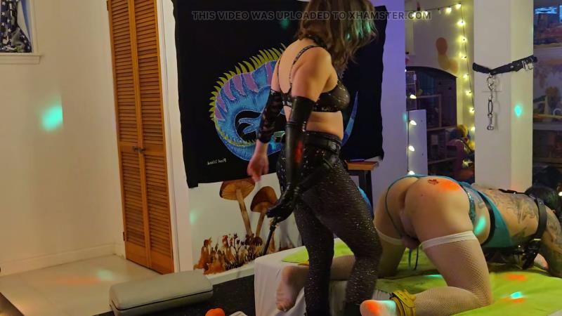 Miss Gwen - Huge Strap on Pounding [FullHD 1080P]