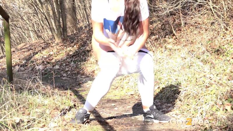 Vinna Gushes In The Woods [FullHD 1920P]