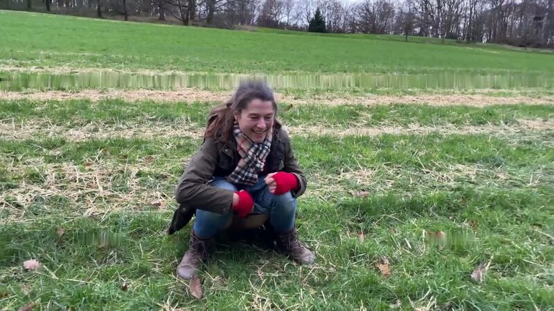 natuerlichreiten - Ich trau michn immer mehr Pipi am Ã¶ffentlichen Weg gemacht [FullHD 1080P]  (MyDirtyHobby)