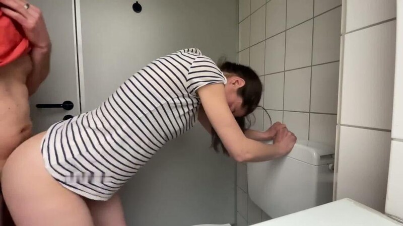 natuerlichreiten - Wahnsinn Auf dem Klo ?berrascht worden und geil gefickt [FullHD 1080P]  (MyDirtyHobby)