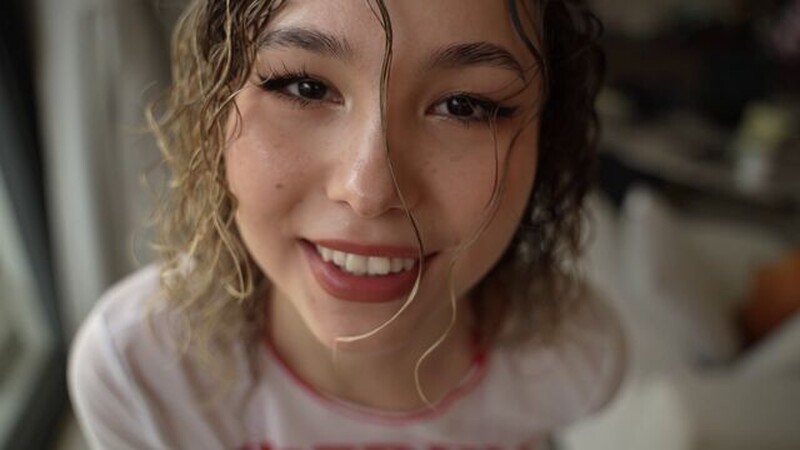 LilKarina2 - Ultra-babe sucks my dick like a chupa-chups [FullHD 1080P]