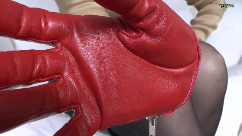 Lady_Victoria_Valente - Intensives Schn?ffeln an Meinen Roten Lederhandschuhen [FullHD 1080P]  (MyDirtyHobby)