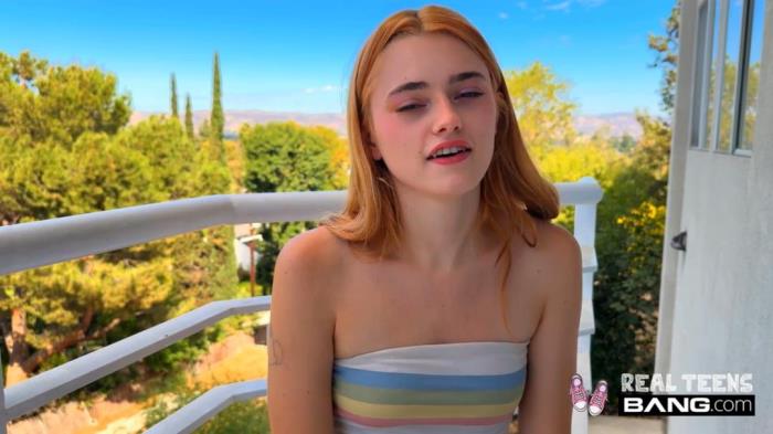 Gracey Snow, Gracey Fox - Gracey Snow's Public Fuck Playground [HD 720p]