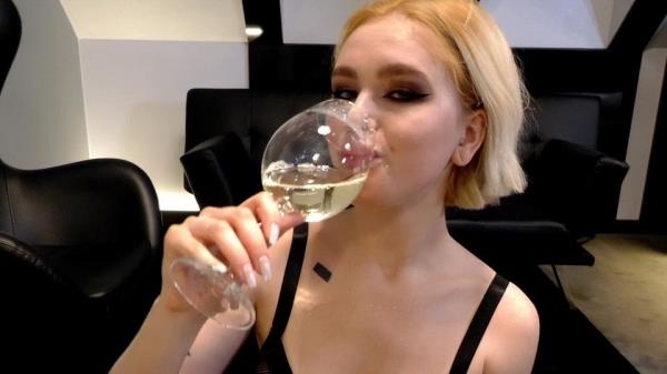 Greta Foss - Real Life Porno 22: Greta Foss - Rimming, Piss Drinking and Hard Sex [FullHD 1080p]