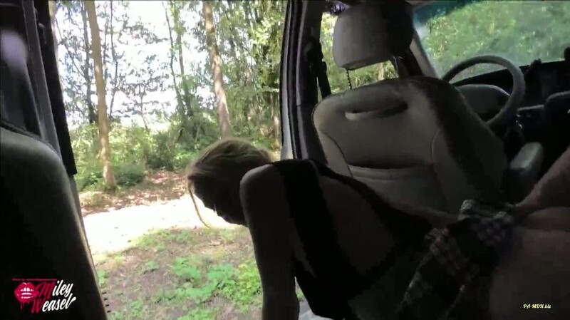 Miley-Weasel - Versaute Blondine Mitten Auf Dem Vollen Parkplatz Gefickt [FullHD 1080P]  (MyDirtyHobby)
