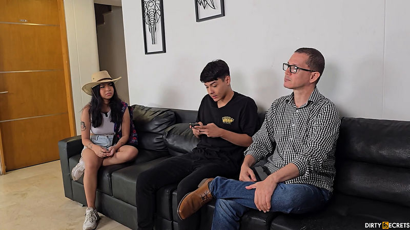 I SHARE BED WITH NAIVE FOREIGN COLLEGE GIRL APRIL ADDAMS Lil Timy (FullHD 1080p) - Onlyfans - [2025]