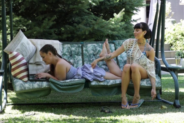 Sarah Heizel & Dolly Diore - Bikini Tease